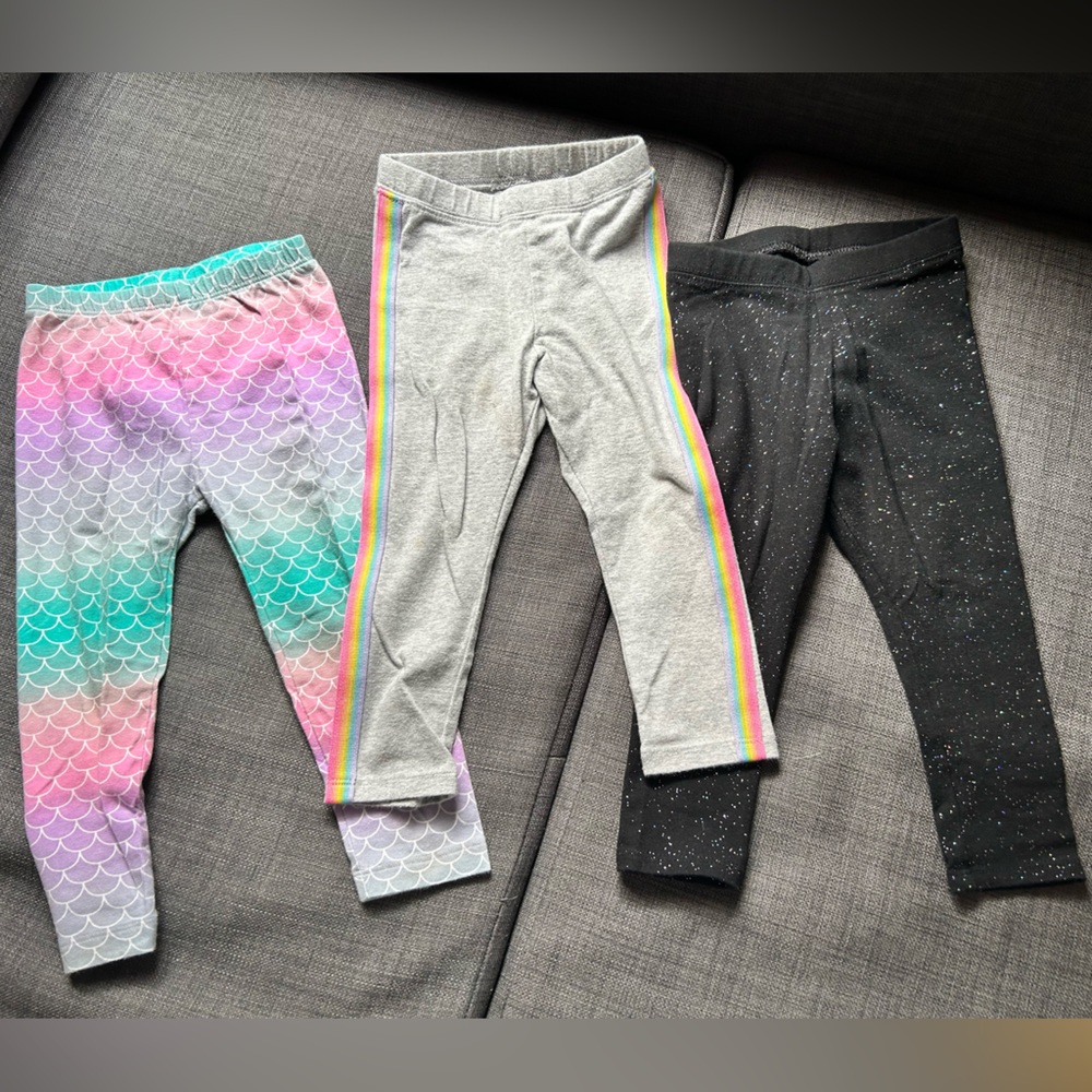 Bundle of 2T leggings